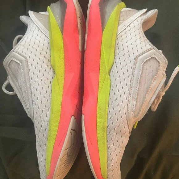 white low trainers running atheltic shoes outdoor puma footwear y2k sneakers - Picture 5 of 10